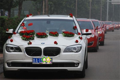 誰(shuí)說(shuō)車一到手就要賠錢？這些二手車在婚慶服務(wù)中也能賺錢